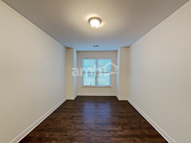 Building Photo - 2133 Leafmore Ct SE