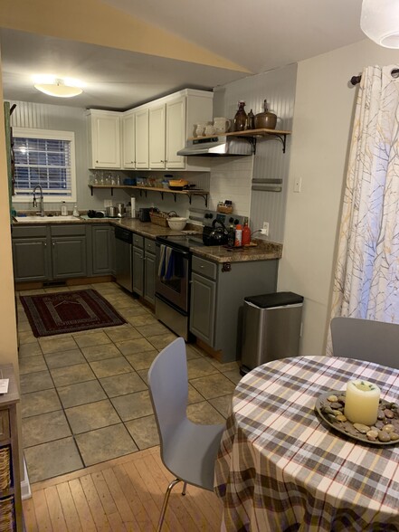 Kitchen/Dining - 414 State St #4