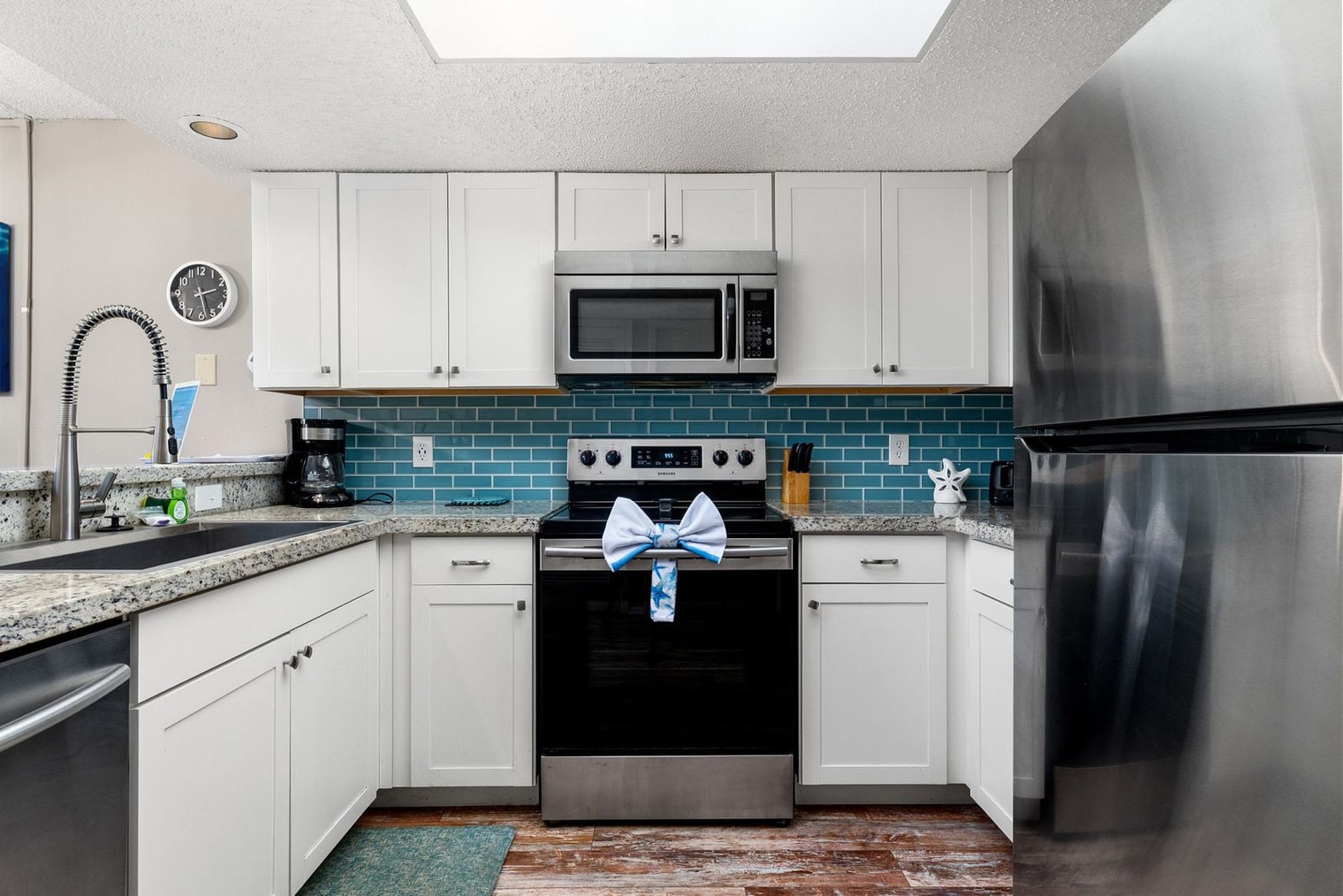 Building Photo - 115 E Coronado Dr