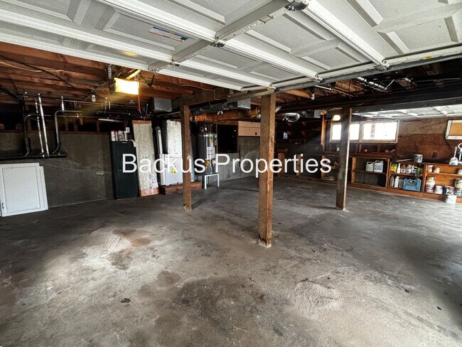 Building Photo - 550 Trinity Ave