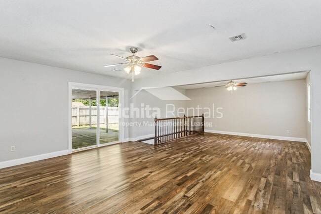Building Photo - 3 bedroom 2 bathroom home