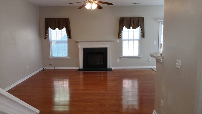 Building Photo - 17 Trailstream Dr