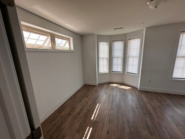 Building Photo - 1629 W Venango St