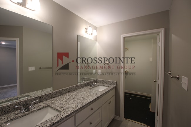 Building Photo - Beautiful 3 Bedroom 2 Bathroom Townhouse in South Tyler! 1/2 OFF FIRST FULL MONTHS RENT!