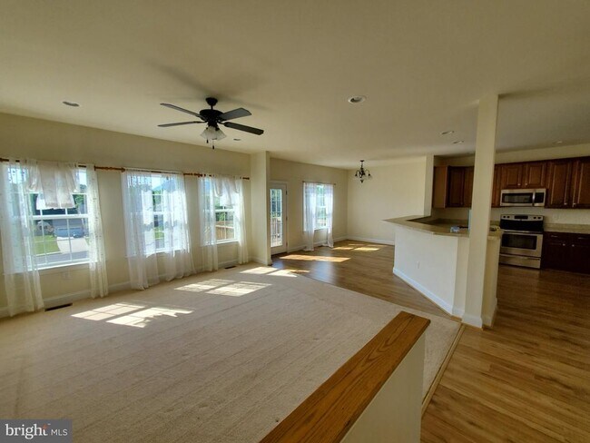 Building Photo - 233 Kanter Dr