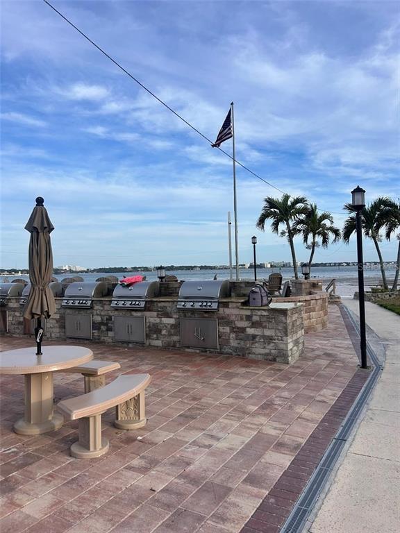 Building Photo - 868 Bayway Blvd