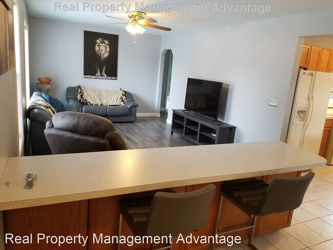 Building Photo - 3 br, 1 bath House - 21845 Novi Rd.