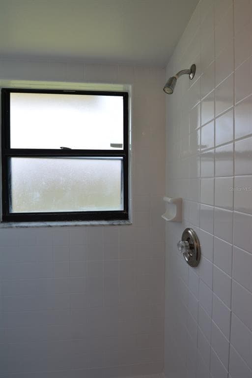 Building Photo - 5106 Sun Palm Dr