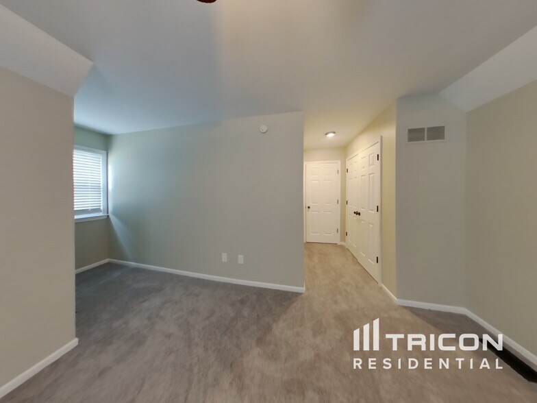 Building Photo - 15924 W 149th Terrace
