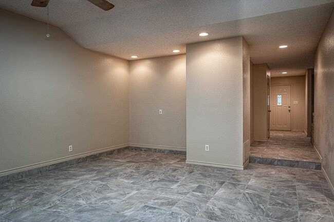 Building Photo - 238 Tomahawk - RENTAL Trl