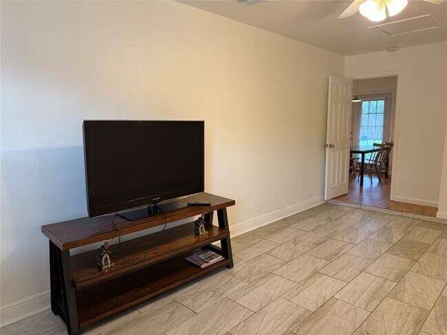 Building Photo - 6307 Huntleigh Way