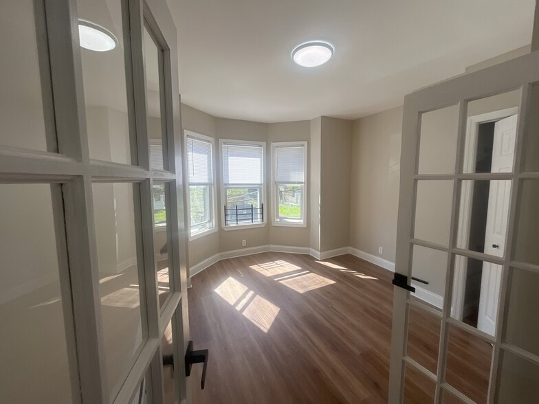 Building Photo - 21 Elliott St