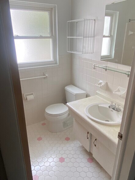 Bathroom - 3712 Douglas Rd