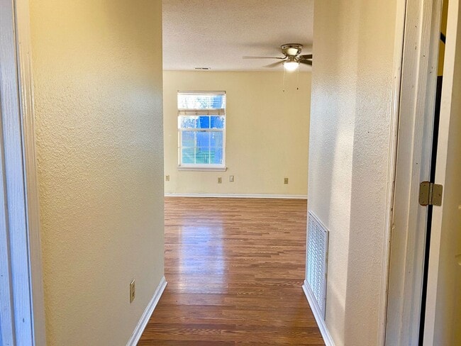 Building Photo - COMING SOON! Wonderful 3 Bedroom 2 Bathroo...