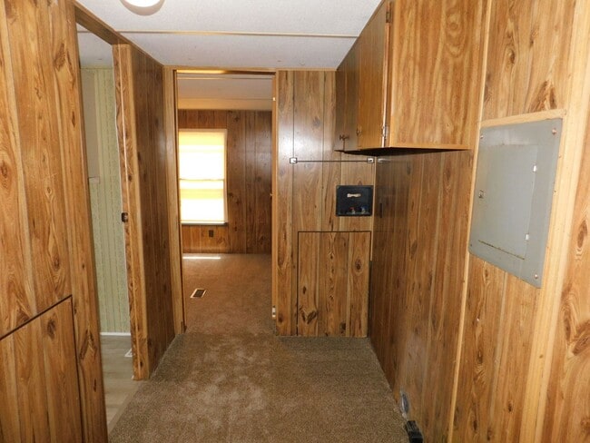Building Photo - 358 White Oak Dr