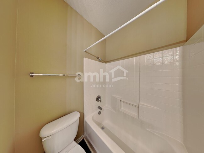 Building Photo - 8000 Bonito Dr