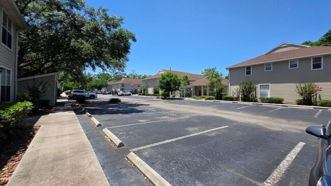 Building Photo - FOR RENT 2 bed 2.5 bath Condominium