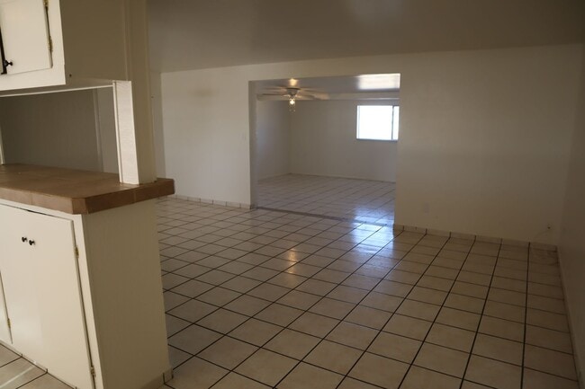 Building Photo - Great home Great price