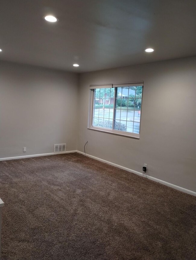 Building Photo - Coming Soon!! Stunning Bonneville Hills 3b...