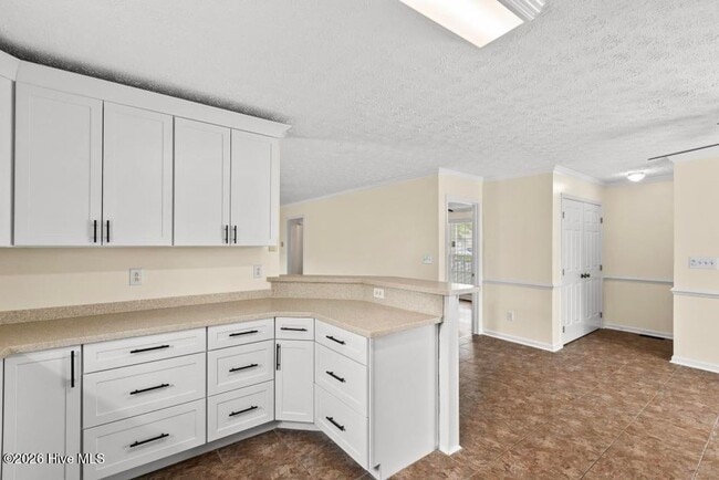 Building Photo - Wonderful Neighborhood with City Convenience!