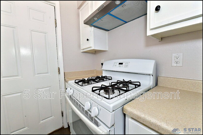 Building Photo - 1916 Lee Elder Dr