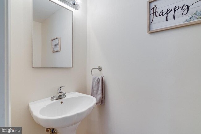 Building Photo - 1617 N Van Dorn St