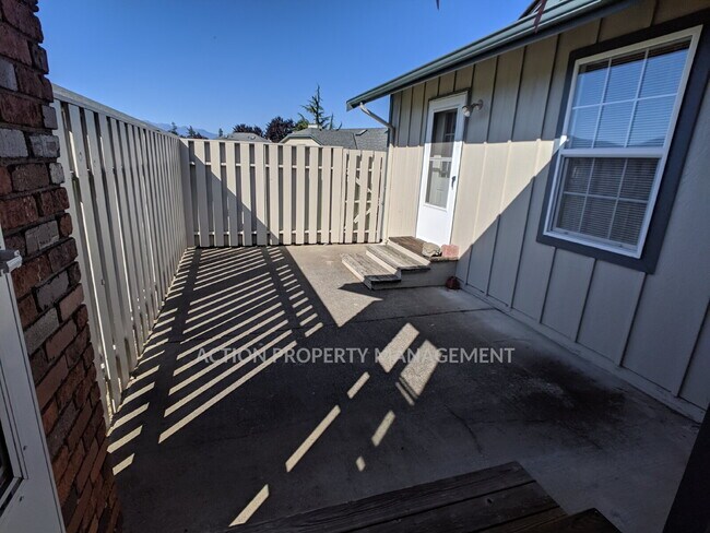 Building Photo - 3 bed 2 bath in Sherwood Village
