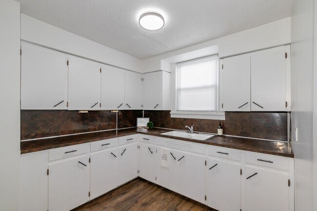 Building Photo - 1017 Mosley Ct SW