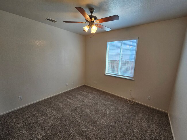 Building Photo - 3 bedroom single story in Manteca!