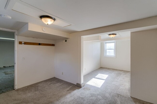 Building Photo - Great Location Close To Aksarben Village!!