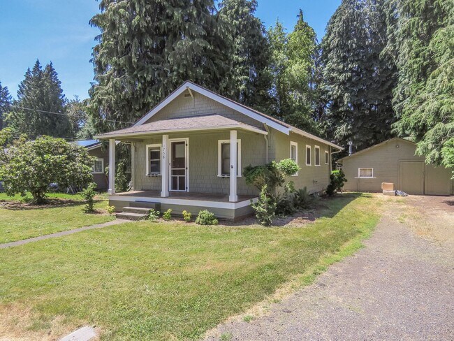 Building Photo - 2 Bedroom Cottage with in walking distance...