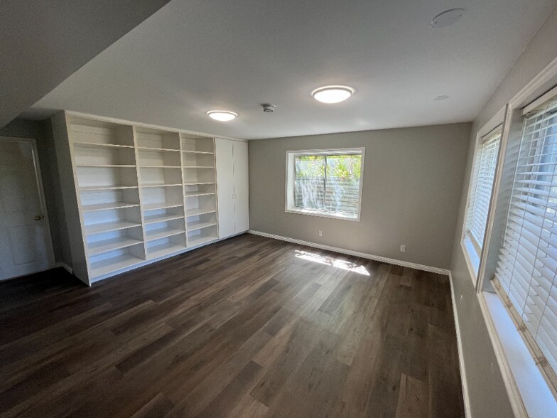 Building Photo - 6624 S Bouchelle Cv