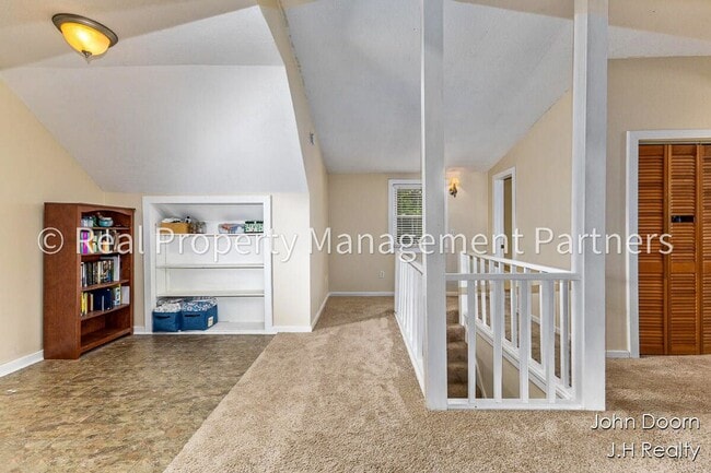 Building Photo - Spacious 3-Bedroom Home in Alger Heights – Modern Kitchen, Private Yard & Garage