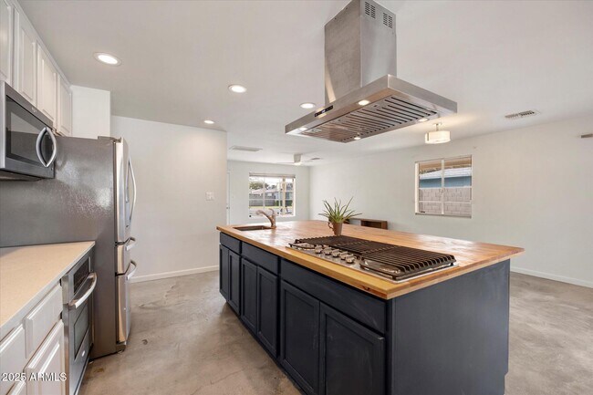 Building Photo - 1300 W Meadowbrook Ave