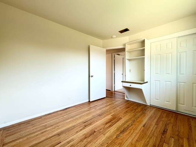 Building Photo - Spacious Ranch-Style Home with Bonus Room ...