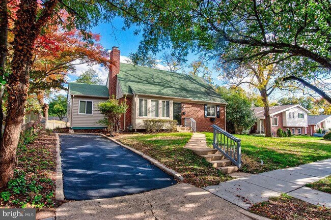 Building Photo - 495 N Pickett St