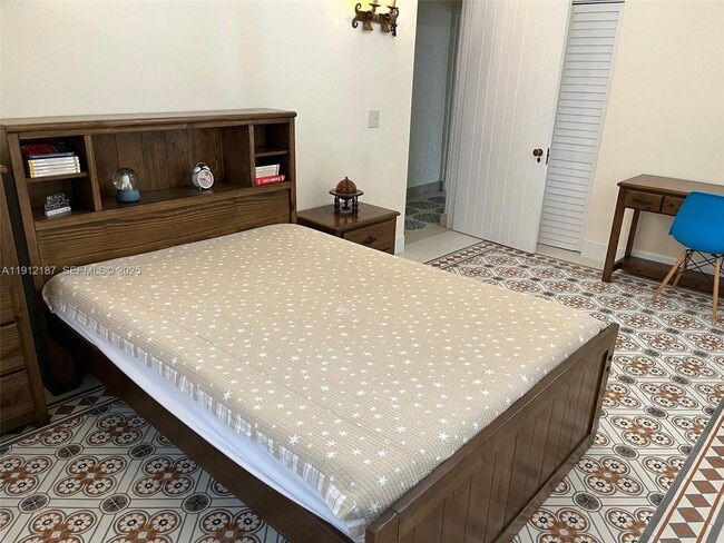 Building Photo - 327 Menores Ave