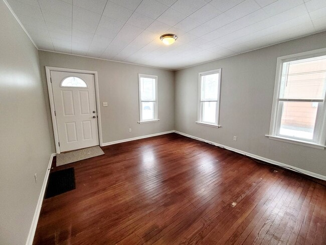 Building Photo - 219 Lane Ave SW