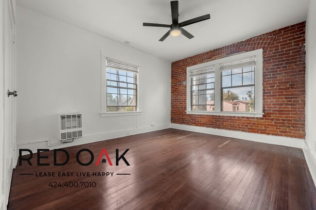 Building Photo - 1110 S Lake St