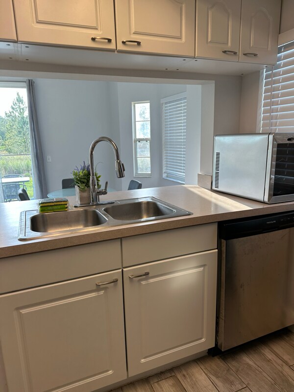 Building Photo - 537 Caribbean Dr