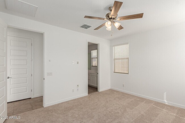 Building Photo - 9239 W Sells Dr