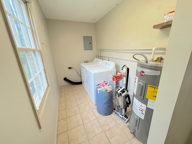 Building Photo - 106 Paradise Dr