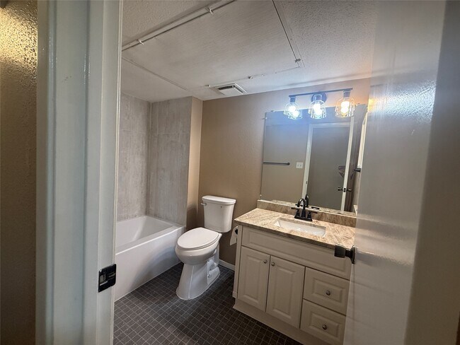Building Photo - 14777 Wunderlich Dr