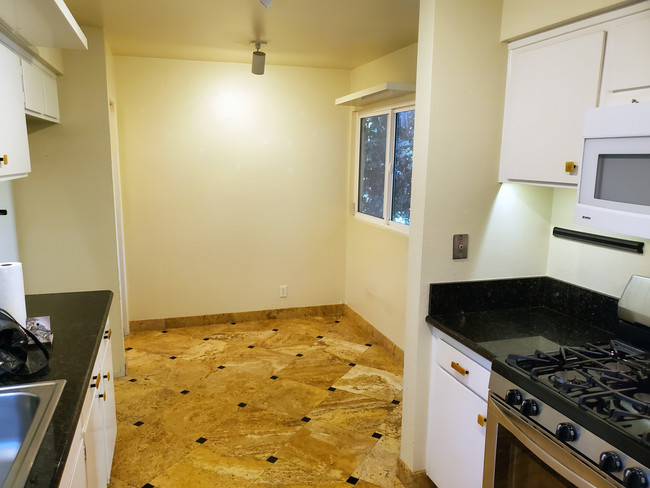 Kitchen Looking Towards Dinette - 4342 Gentry Ave