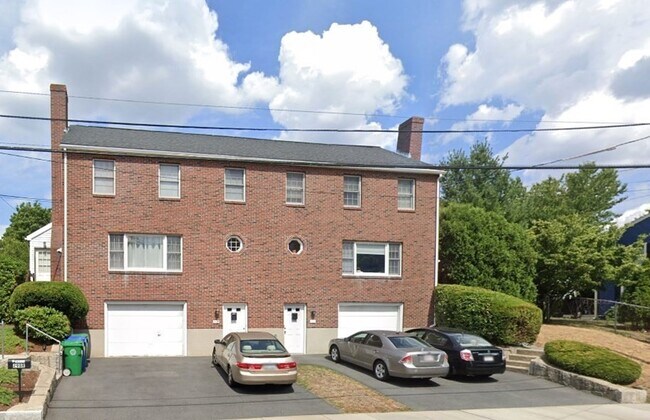 Building Photo - 298 Adams St
