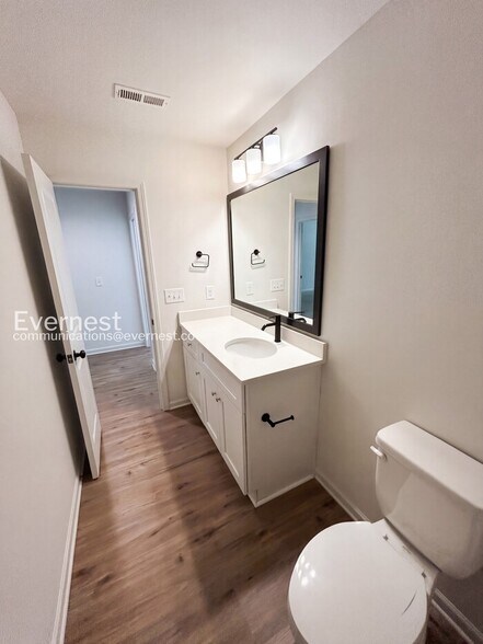 Building Photo - 133 Stilwell Oaks Cir