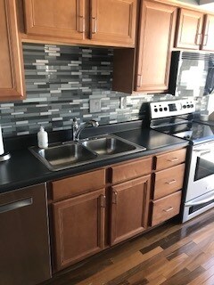 Kitchen - 125 SW Jefferson Ave