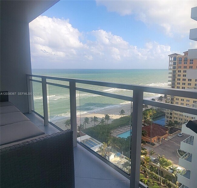 Building Photo - 2030 S Ocean Dr