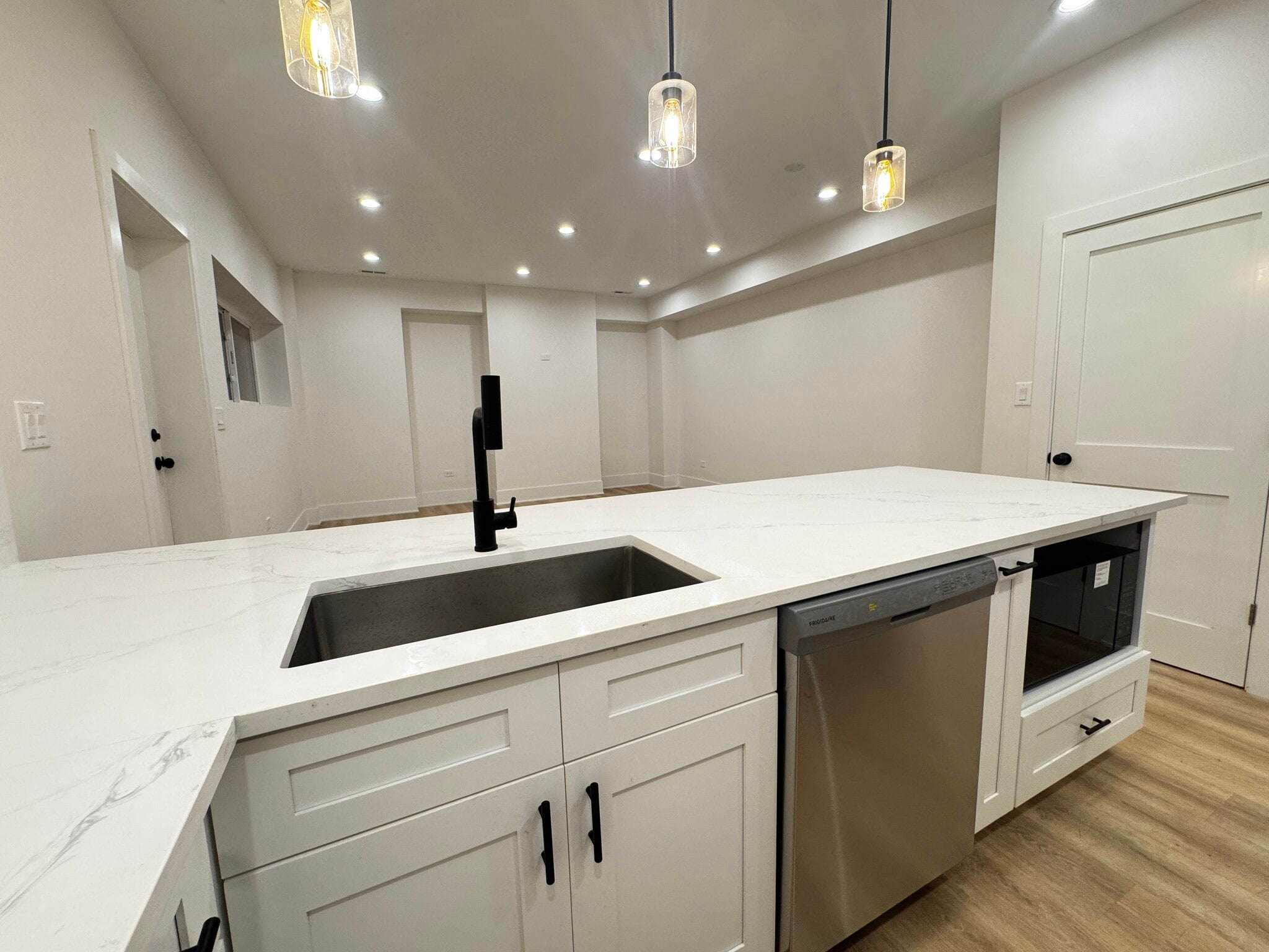 Building Photo - 2425 W Cortez St