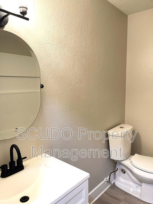 Building Photo - 2100 SW 9th St